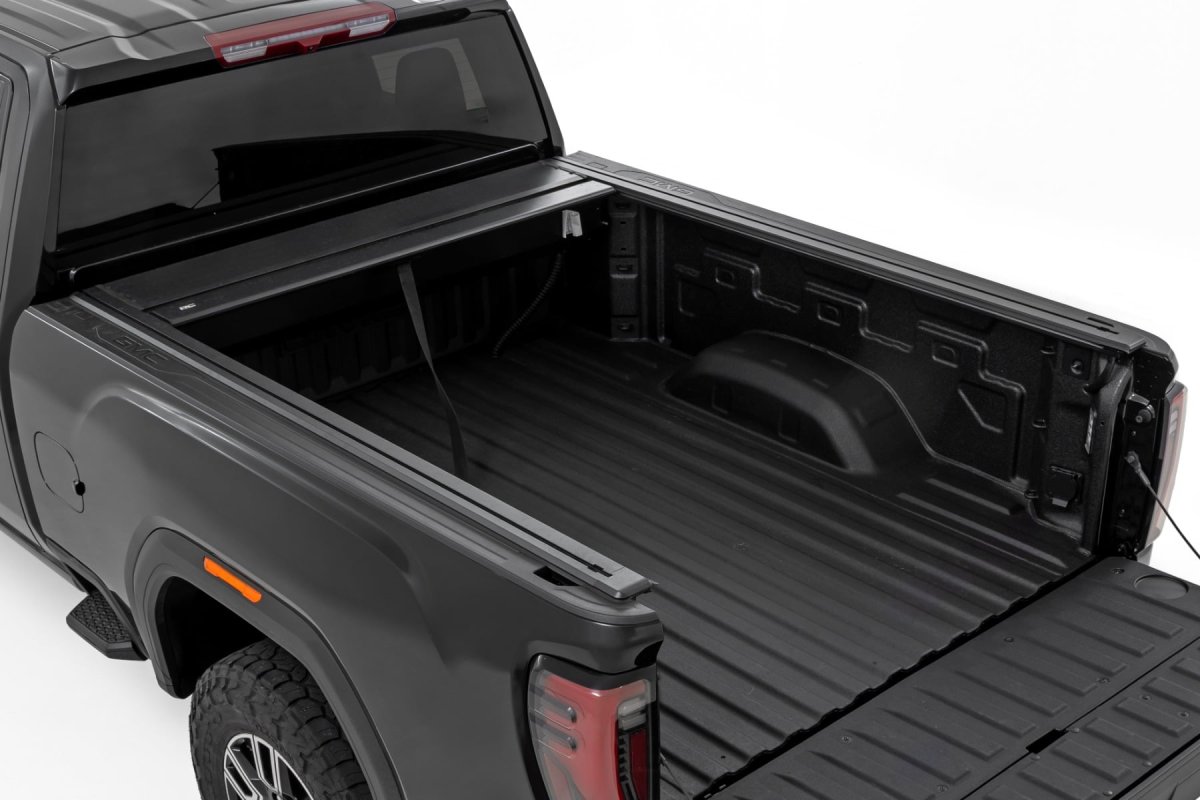 GMC Sierra 2500 HD Manual Retractable Bed Cover - Rough Country - Matte Black - '20-'26
